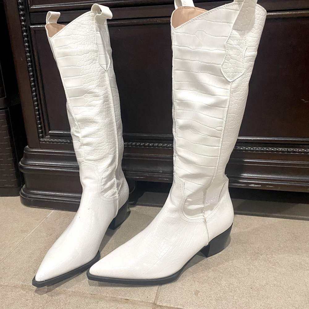 Brand new Size 7 White faux Croc point toe cowboy boots